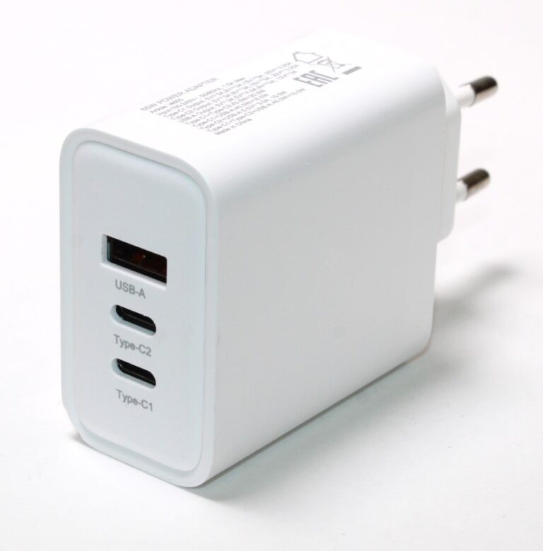 PERFEO Сетевое зарядное устройство с тремя разъемами USB-A+2xTYPE-C, GaN, 65W, белый (I4664) 1