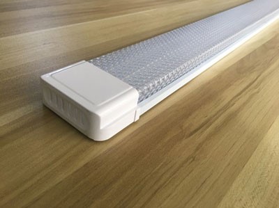 Светодиодная линейная прозрачная лампа OG365 T12 трехрядный 60см 40W 6500K (L600*W73) 1
